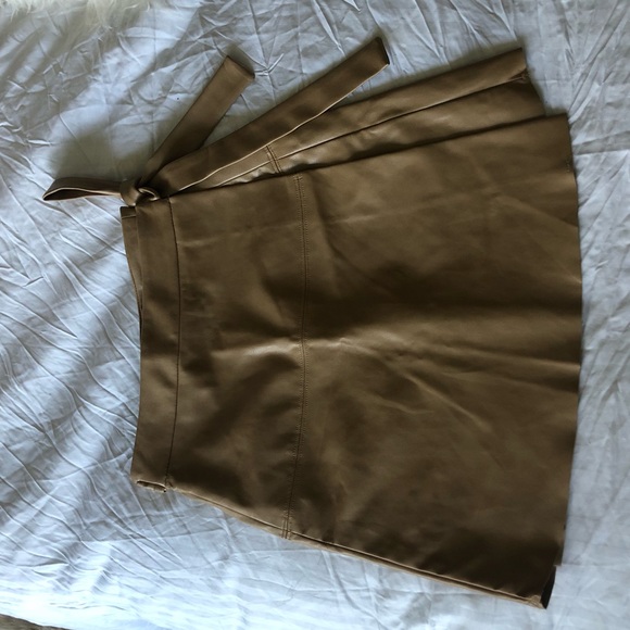 Wilfred Free vegan leather skirt - Picture 2 of 6